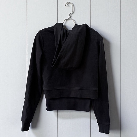 Gymshark Women’s Black Cropped Hoodie Full Zip Jacket! Small! - Picture 2 of 7